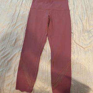 Lululemon wunder under scalloped crop